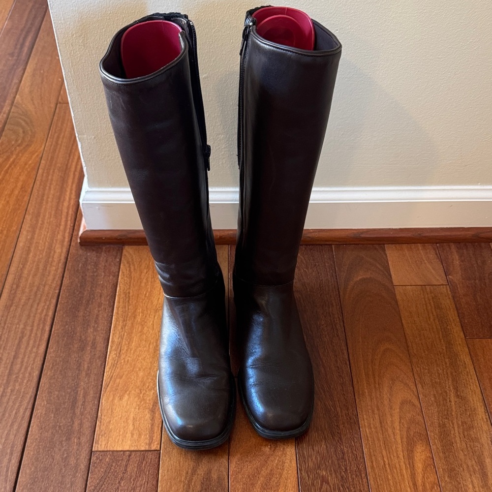 Santana Canada Waterproof Brown Tall Gusseted Zippered Boots